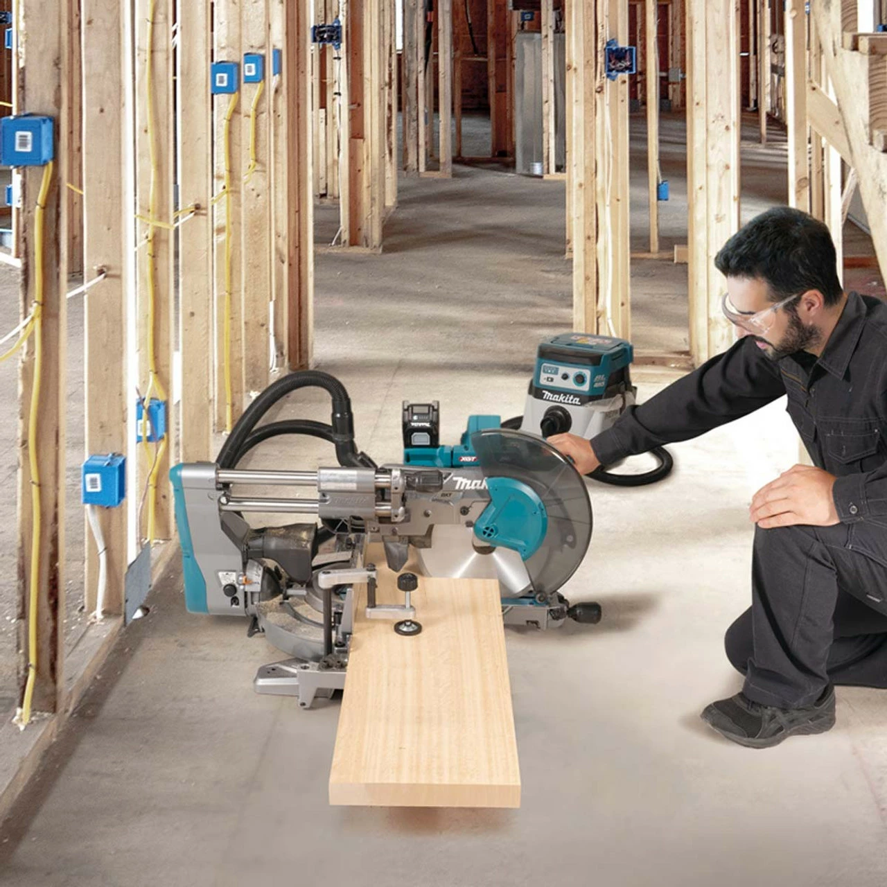 Makita LS003GD202 40V Max XGT 305mm Compound Mitre Saw With 2x 2.5Ah Batteries - Image 10