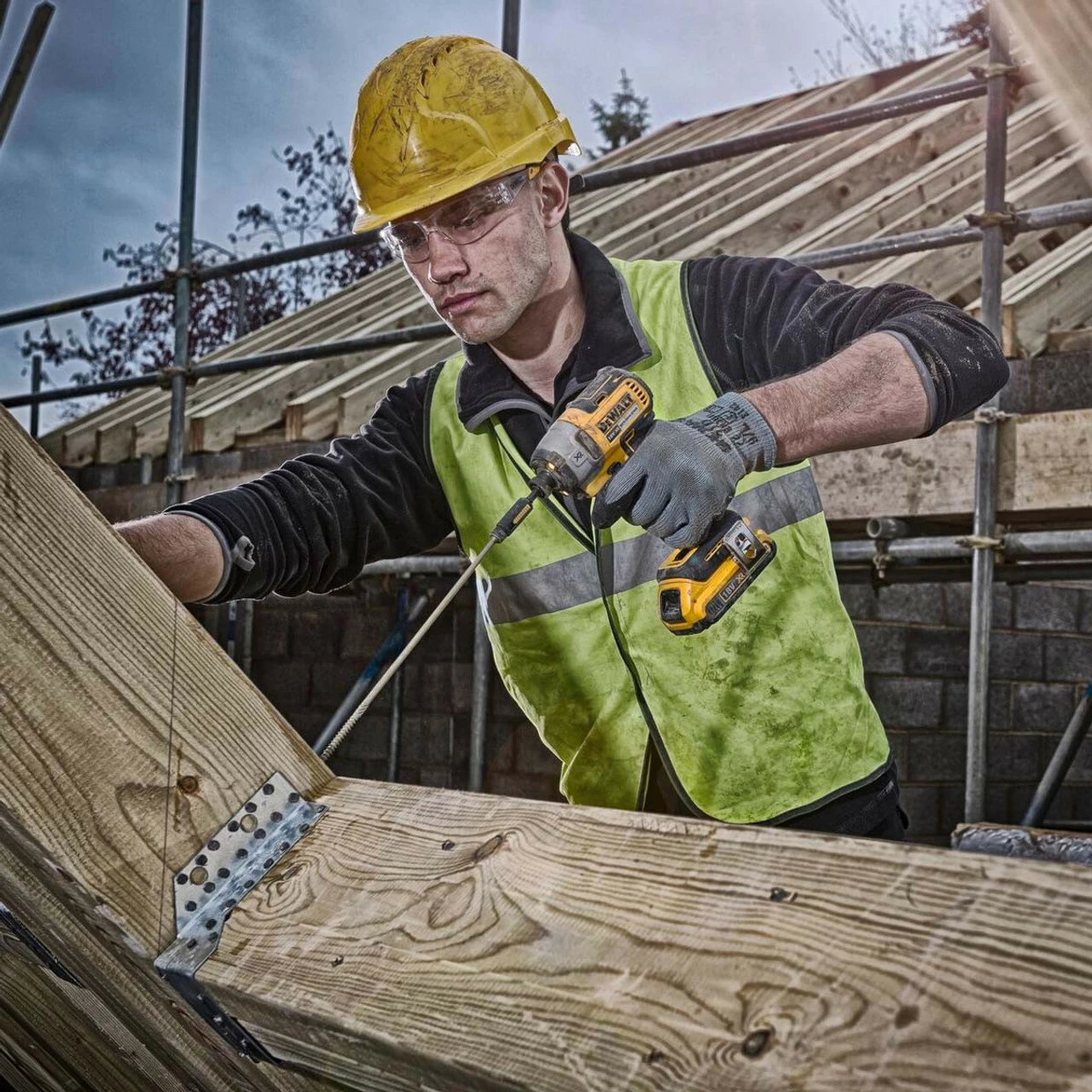 DeWalt DCK2532P2 18V SDS+ Drill & Driver Twin Pack With 2x 5.0Ah Batteries - Image 9