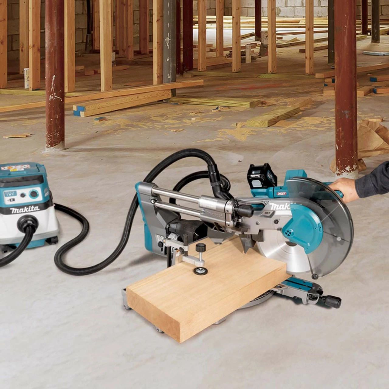 Makita LS003GD202 40V Max XGT 305mm Compound Mitre Saw With 2x 2.5Ah Batteries - Image 9