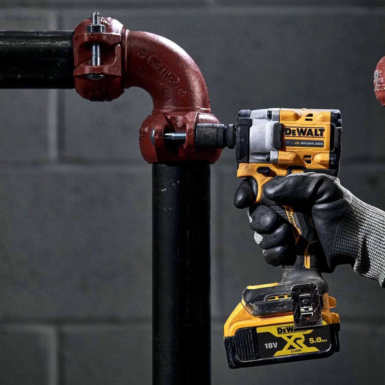 DeWalt DCF921P2T 18V XR 1/2" Brushless Impact Wrench With 2x 5.0Ah Batteries - Image 7