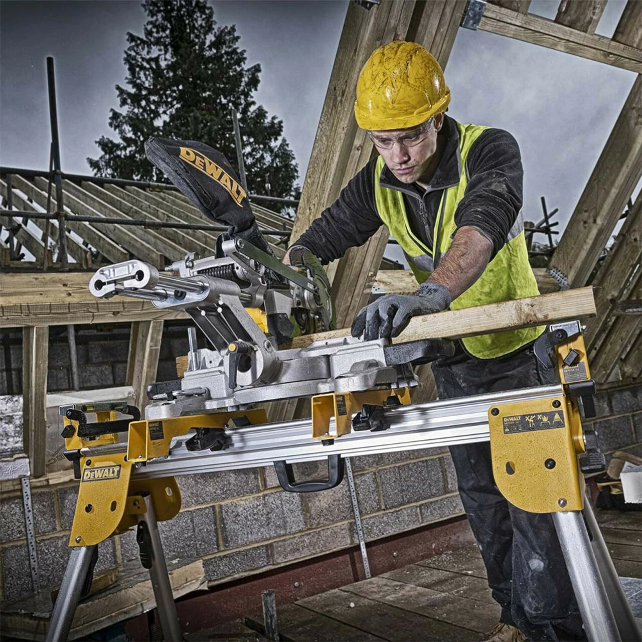 DeWalt DCS365M2 18V XPS 184mm Mitre Saw With 2x 4.0Ah Batteries - Image 6