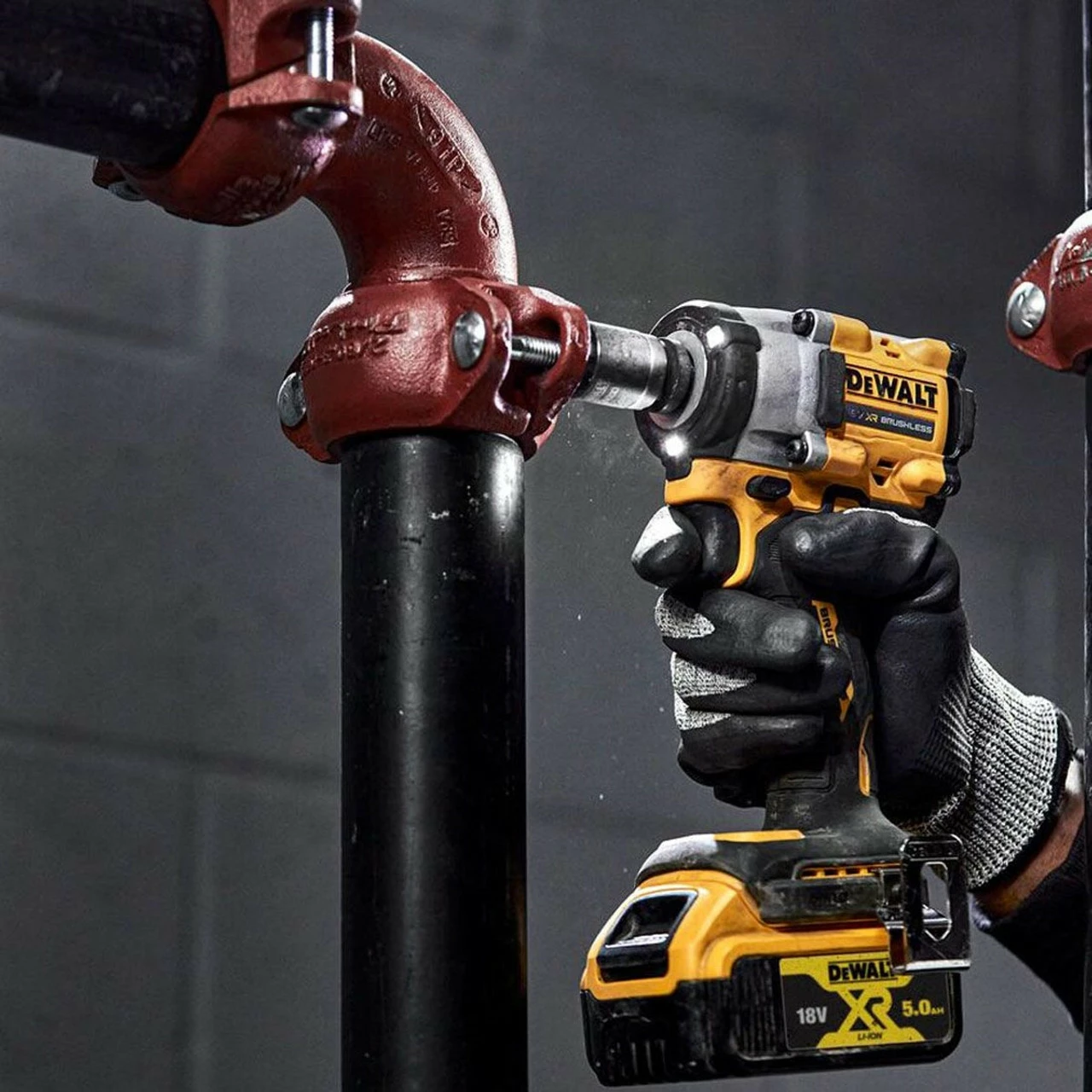 DeWalt DCF921P2T 18V XR 1/2" Brushless Impact Wrench With 2x 5.0Ah Batteries - Image 9