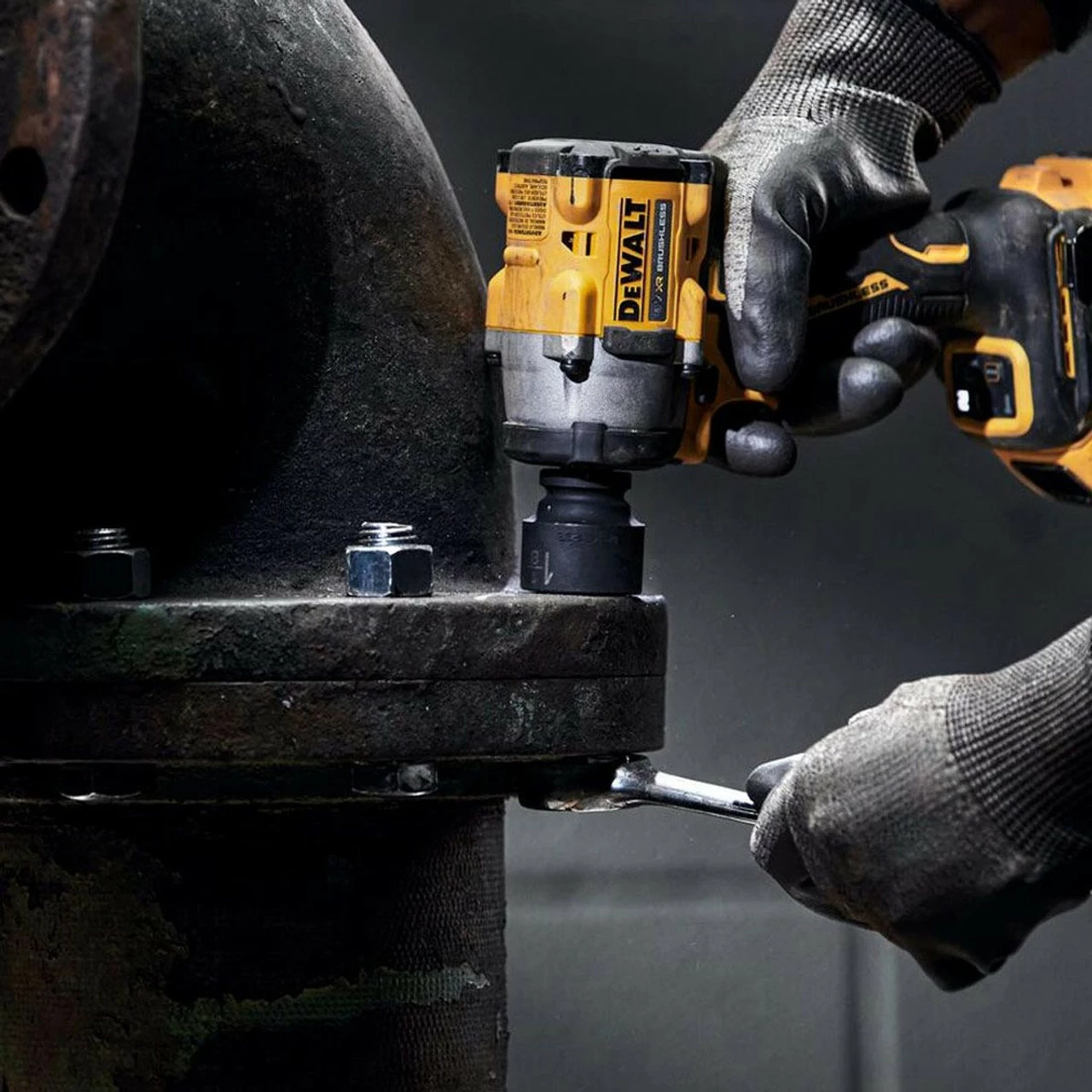 DeWalt DCF921P2T 18V XR 1/2" Brushless Impact Wrench With 2x 5.0Ah Batteries - Image 6