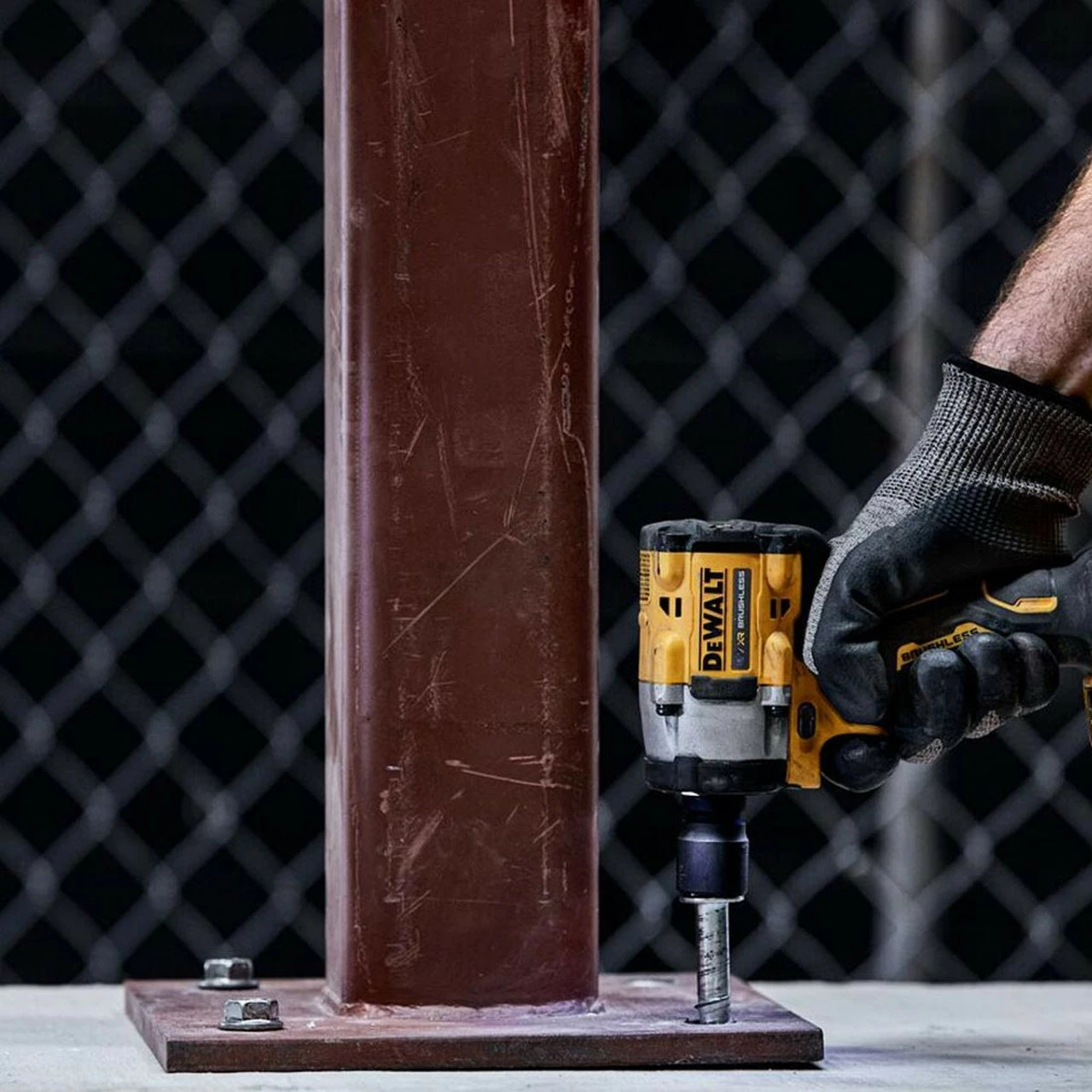 DeWalt DCF921P2T 18V XR 1/2" Brushless Impact Wrench With 2x 5.0Ah Batteries - Image 8