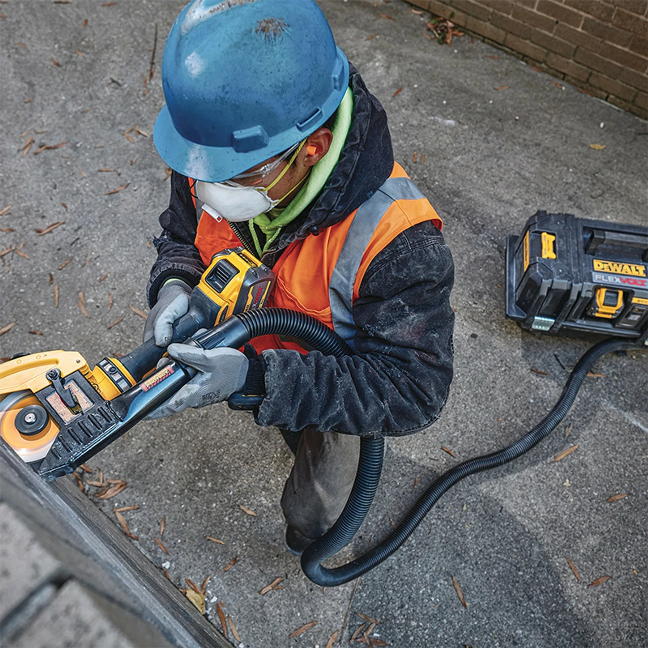 DeWalt DCG418T2 54V XR FlexVolt Brushless 125mm Angle Grinder With 2x 6Ah Batteries - Image 6