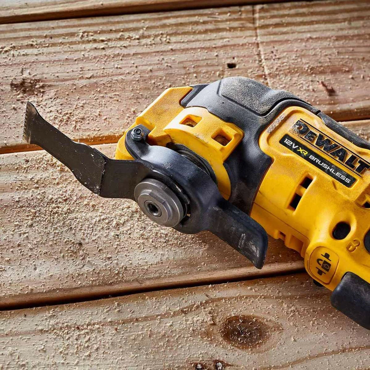 DeWalt DCS353D2 12V XR Brushless Oscillating Multi-Tool With 2x 2.0Ah Batteries & 35 Piece Accessory Set - Image 6