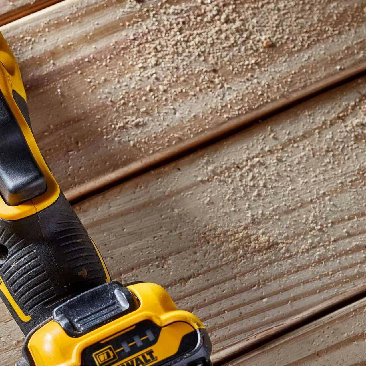 DeWalt DCS353D2 12V XR Brushless Oscillating Multi-Tool With 2x 2.0Ah Batteries & 35 Piece Accessory Set - Image 7