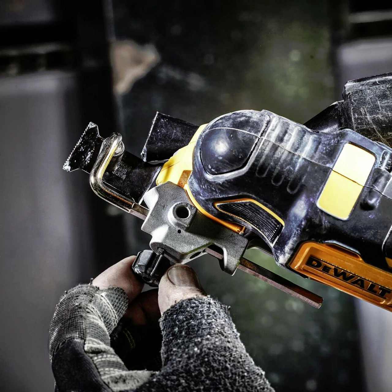 DeWalt DCS356N-XJ 18V XR 3 Speed Oscillating Multi Tool (Body Only) - Image 3