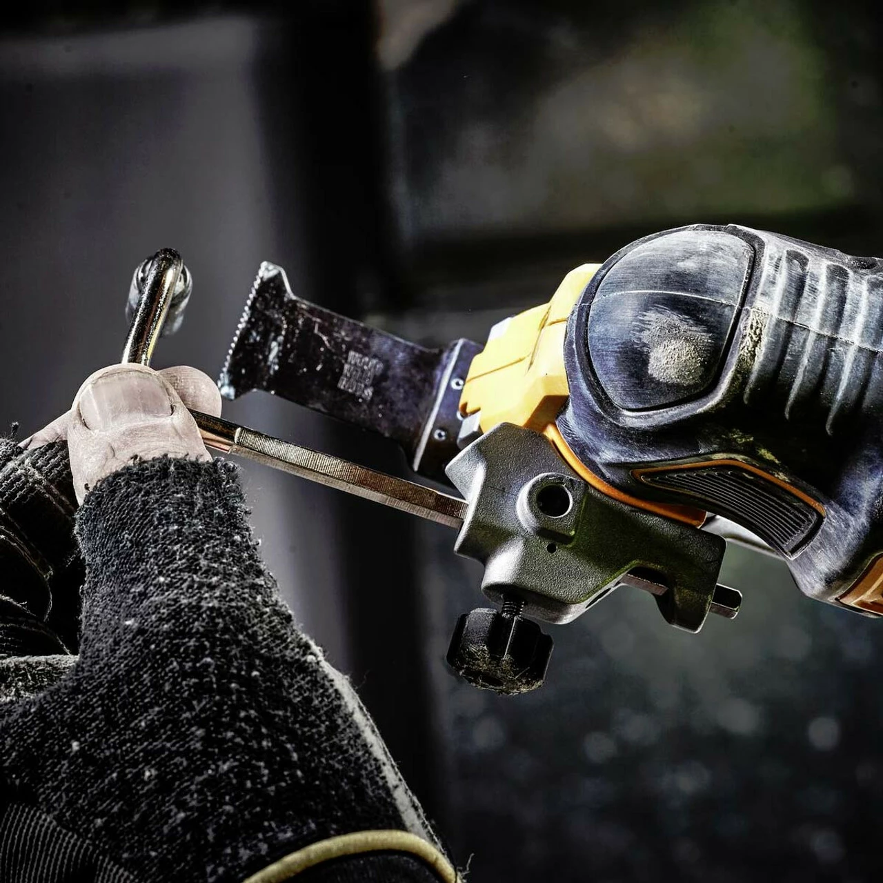 DeWalt DCS356N-XJ 18V XR 3 Speed Oscillating Multi Tool (Body Only) - Image 4