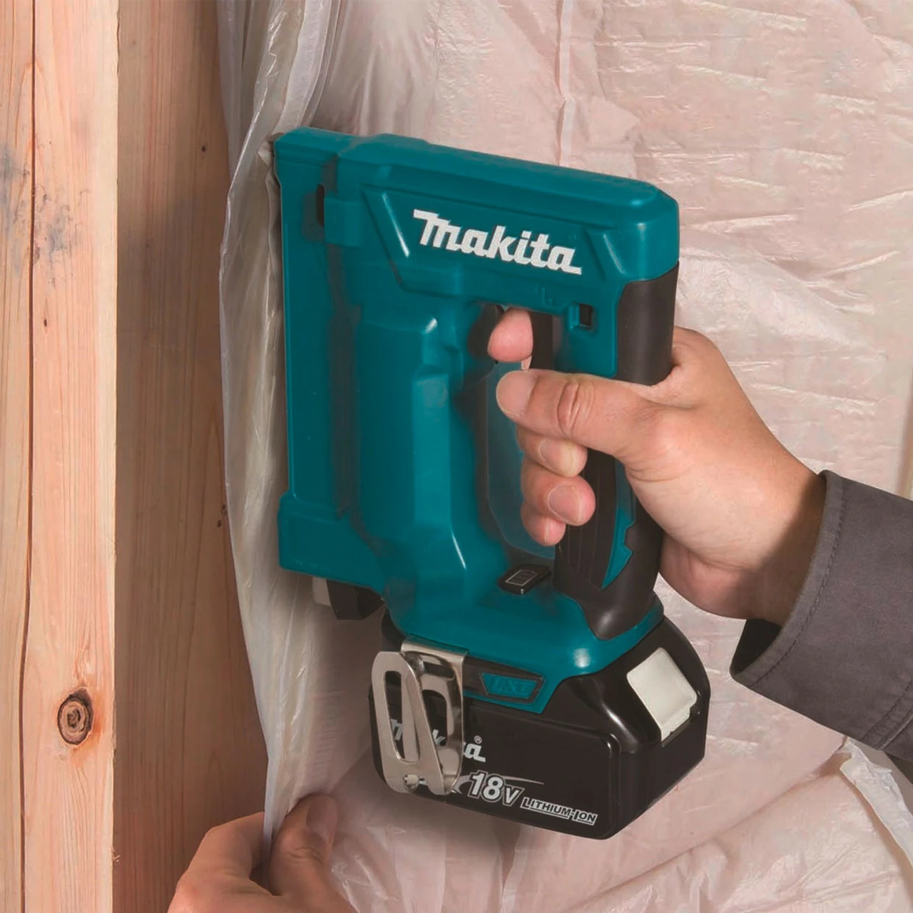 Makita DST112Z 18V LXT 10mm Stapler (Body Only) - Image 4