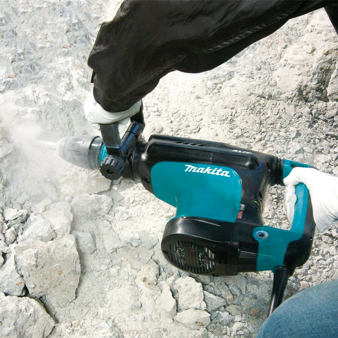 Makita HM1213C 240v AVT Demolition Hammer - Image 3