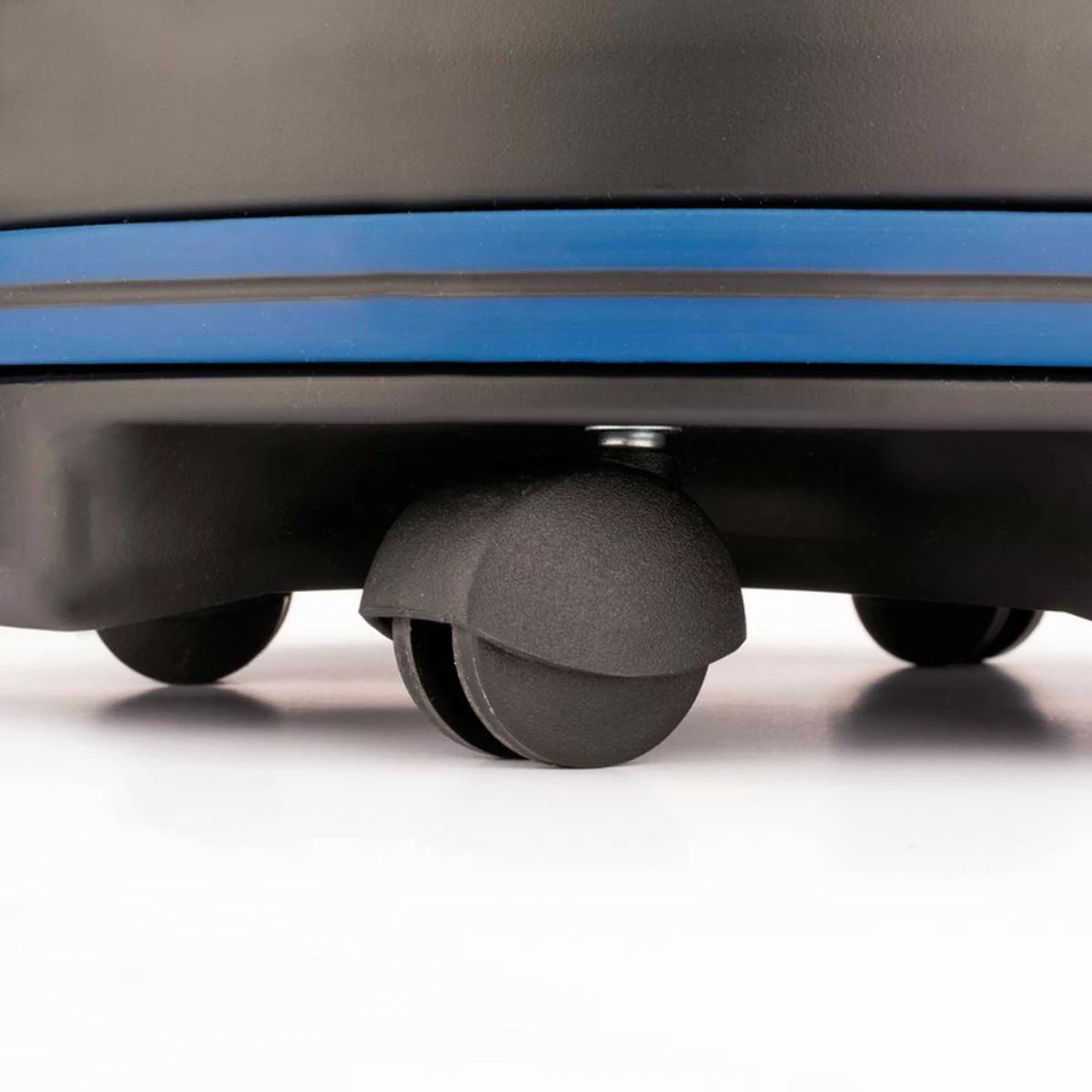 Draper 38015 35L M-Class Wet And Dry Vacuum Cleaner 1200W 230V - Image 2