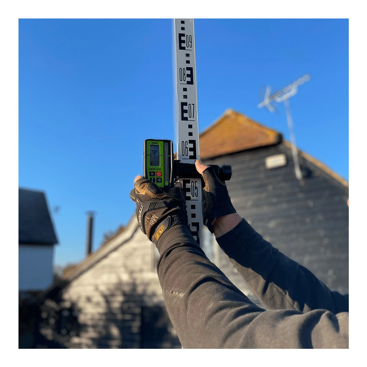 Imex I88R Rotating Red Laser Level Kit With 2x 9.0Ah Batteries, LRX10 Receiver, Staff & Tripod - Image 6